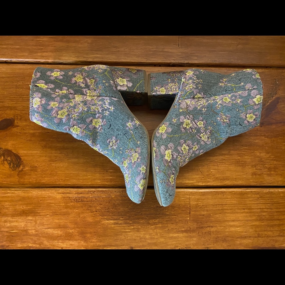 Iridescent floral heels almost brand new